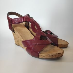 2/$25 Size 8.5 Women's Aerosoles Wonder Plush Maroon Burgundy Wedges